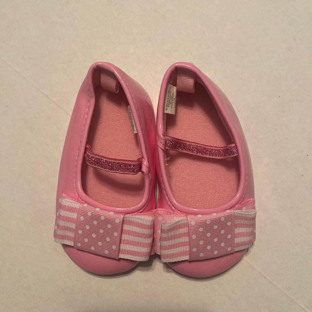 Pink baby shoes